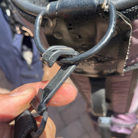 Ladies Golf Cart Bag
With shoulder strap and accessories pouch . - Picture 9 of 15